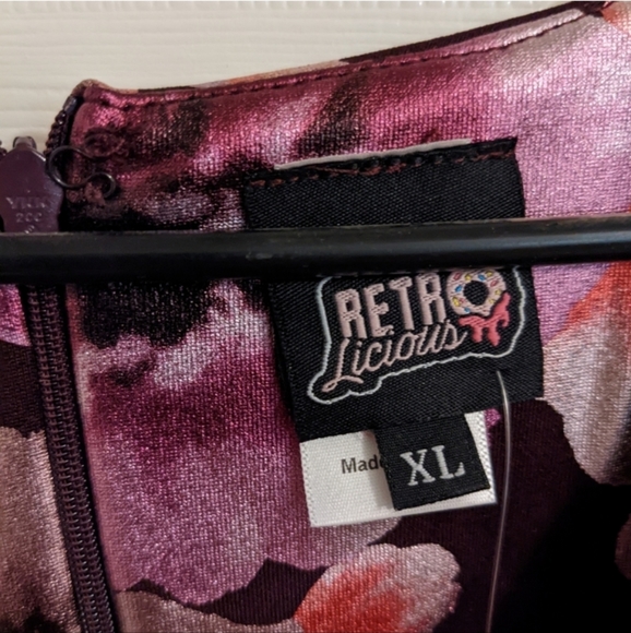 Retrolicious Floral Dress - Picture 4 of 4